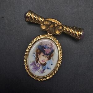 Avon President's Club Brooch Womans Portrait Achievement Vintage jewelry